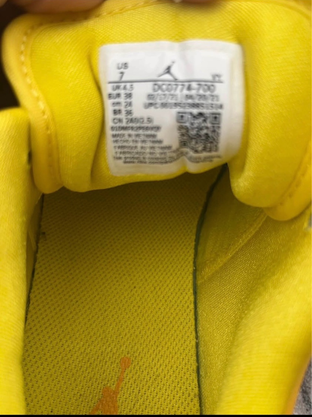 Nike Air Jordan 1 Low “Yellow Strike / Pollen” – Women’s Size 7 (Authentic) - Picture 6 of 8